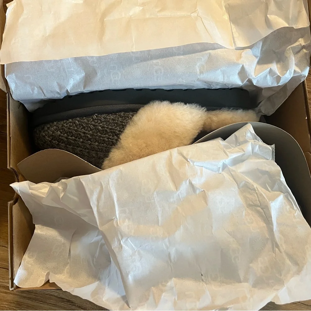 Ugg Cozy Knit Slippers in Charcoal Size 9 - Picture 6 of 10